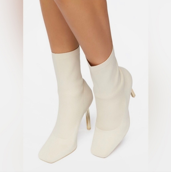 Size 5.5 stiletto of white sock booties - Picture 1 of 6